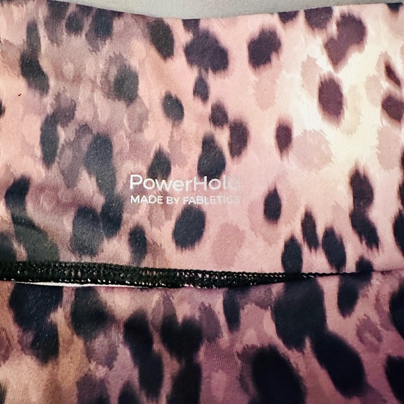 Fabletics leopard print power hold active set - Picture 4 of 4